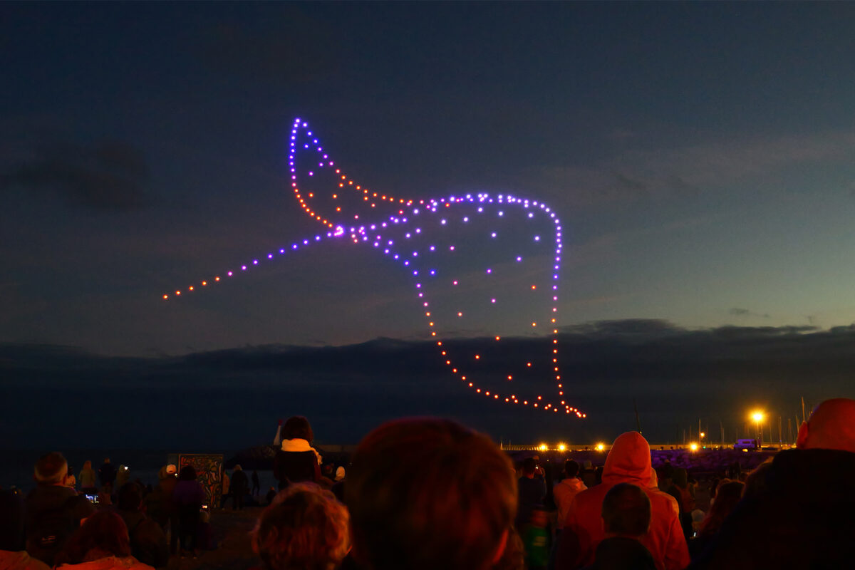 spectacle de drones formant une raie