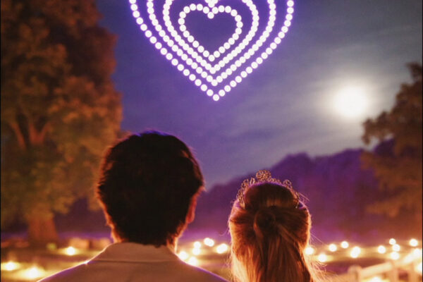 spectacle de drones mariage cœurs lumineux par Allumee
