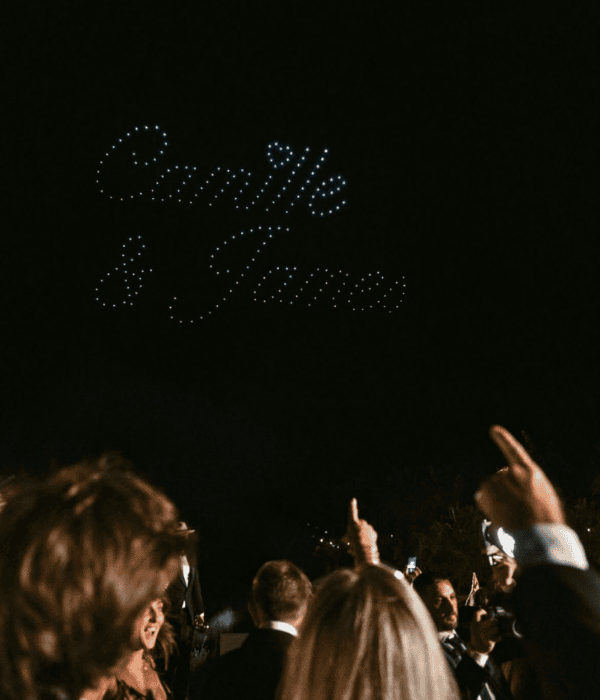 spectacle de drones pour mariage personnalisé Allumee