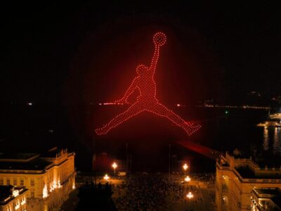 espectáculo de drones en Trieste homenaje a Michael Jordan