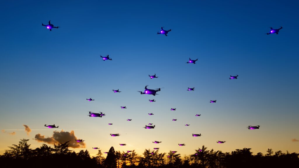 essaim de drones lumineux dans le ciel bleu