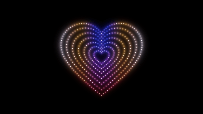 cuore formato dai droni durante uno spettacolo