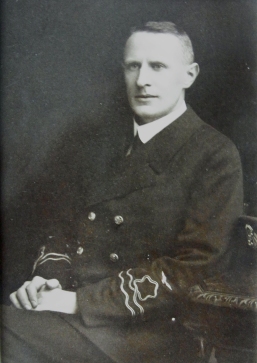 portret van Archibald Low