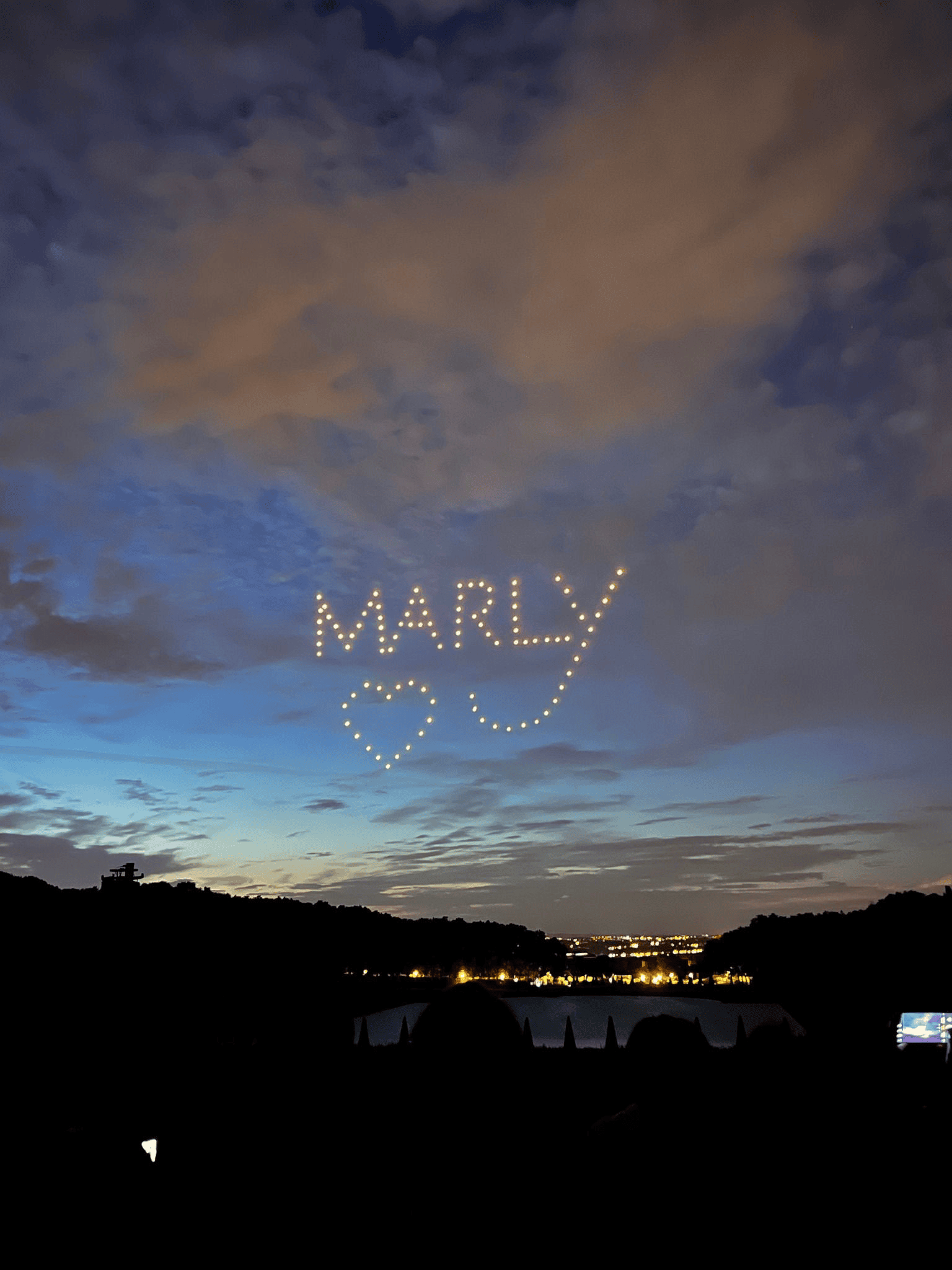 espectáculo de drones en Marly