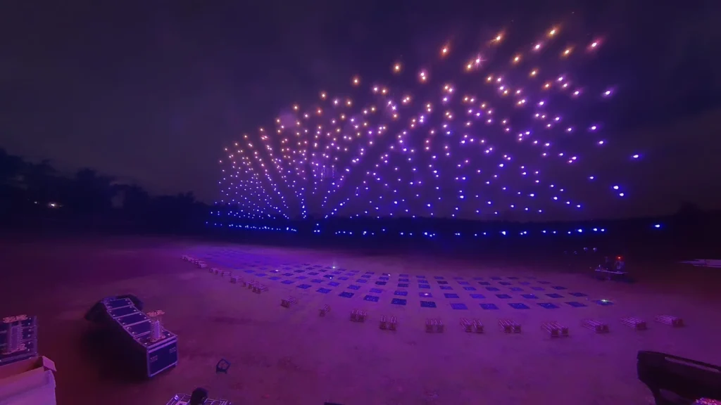 spettacolo di 500 droni leggeri - Allumee