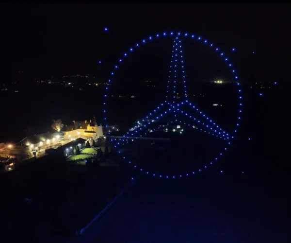 Mercedes logo drone show by Allumee